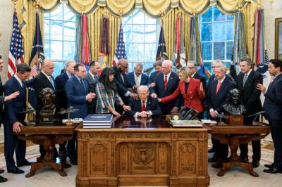 Slik påvirker religiøse ledere og influensere Det hvite hus og Donald Trump