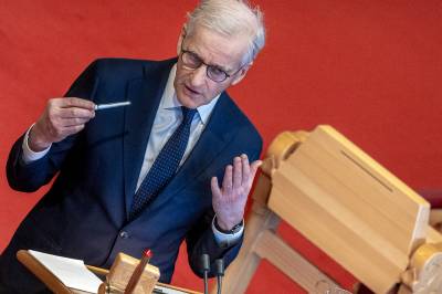 I alle dager! Han fikk illegal applaus.