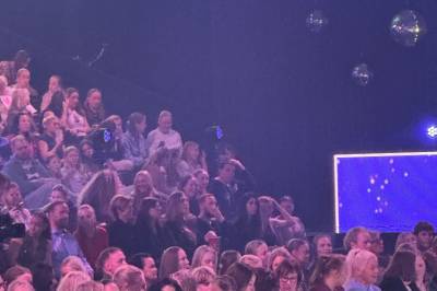 Dukket opp med dansepartneren