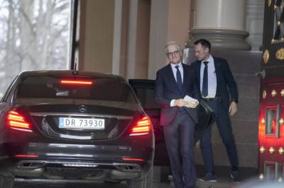 Støre møter pressen etter Epstein-avsløringer