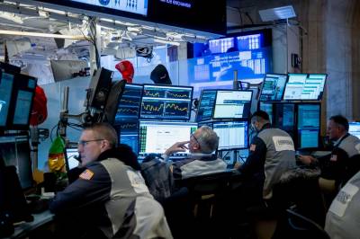 Wall Street faller etter advarsler fra toppsjefer og AI-skuffelse