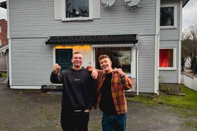 Jonas (28) ville leve av å reise. Så fant brødrene den perfekte utleieboligen
