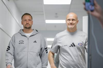 Avslører drama i kulissene