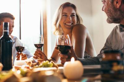 Psykolog advarer: - Jeg har ofte sett utroskap starte på denne måten