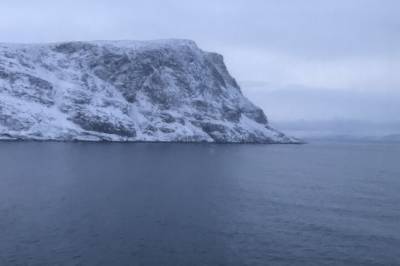 Turistfiskebåt sank, fem havnet i sjøen