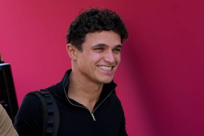 Lando Norris sikret sin første VM-tittel – Verstappen vant til ingen nytte