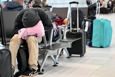 Strandet på Flesland. – Alle hotell er fulle.