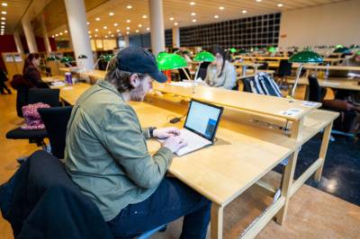 9 av 10 studenter bruker KI – men disse studentene henger etter