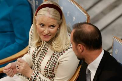 Mette-Marit nevnt i toppløs Epstein-protest