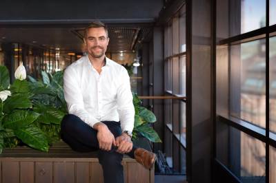 Snuser på børs etter første plussresultat