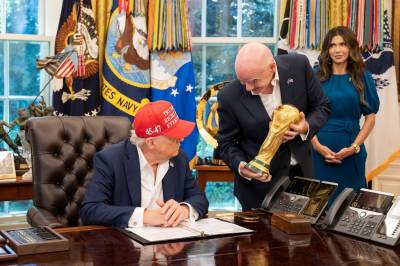 Donald Trump sier det ville være en «forferdelig feil» å erstatte FIFA-president Gianni Infantino