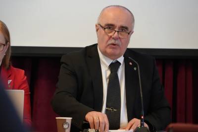 Se kveldens sending: En kommune slutter med skatteparadis og en annen anmelder ordføreren sin