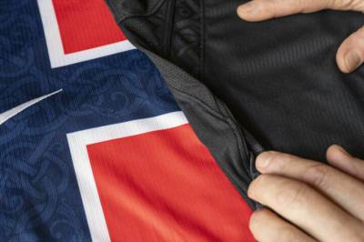 De samlet folket og vant verden med motiv fra Urnes stavkirke
