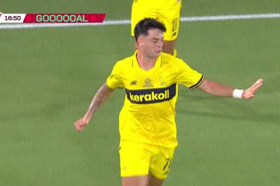 Giuseppe Ambrosino setter 1-0 mot Venezia