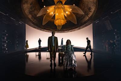 «Det var et grepet publi­kum som til slutt lot applau­sen runge»