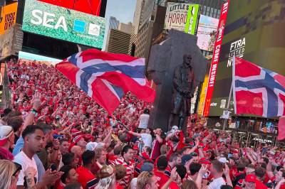 Norske fans erobret Times Square i natt