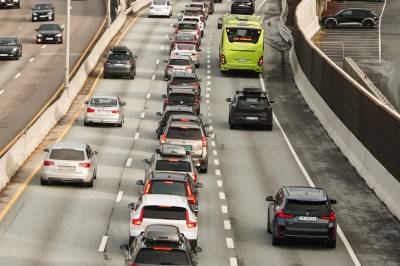 Veivesenet varsler kø på E18 ved Fornebu fra fredag til lørdag