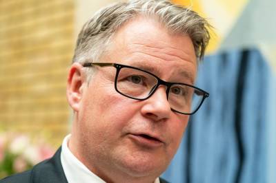 Vurderer å utsette Epstein-høring etter dødsfall: - Kan være at det er mest klokt