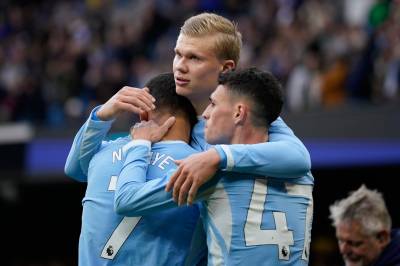 Ustoppelige Haaland scoret to: Haltet av banen