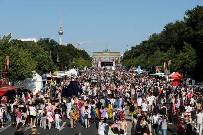 Bild: Flere skadet etter bil har kjørt inn i folkemengde i Berlin
