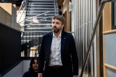 Ber regjeringa ta ansvar for nye røykereglar: – Skyv ansvaret nedover