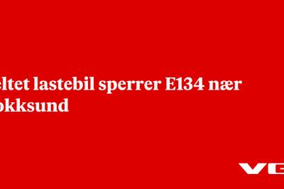 Veltet lastebil sperrer E134 nær Hokksund