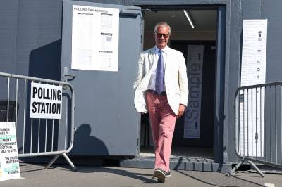 Farage erklærer valgseier