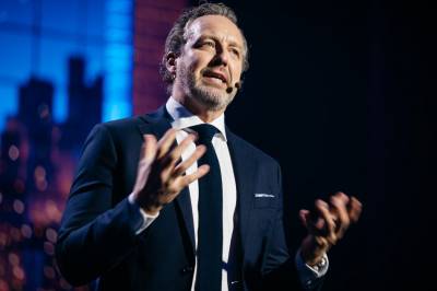 Strawberry-topp fillerister regjeringen: – Stikker kjepper i hjulene