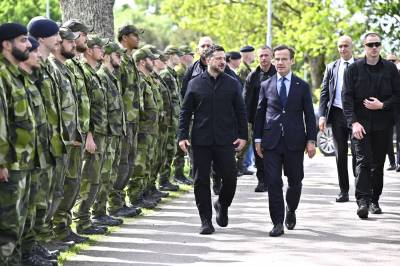 Zelenskyj i Sverige: Får 16 svenske jagerfly – kjøper opptil 20 selv