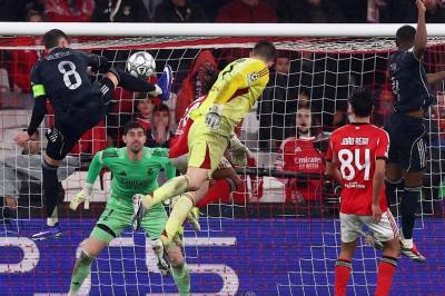 Schjelderup scoret to – før keeperen headet Benfica videre