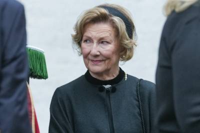 Dronning Sonja på plass ved Nasjonalarkivet