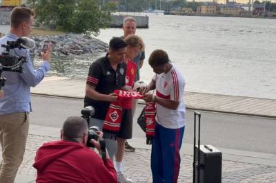 Har reist over 12 timer for å møte heltene