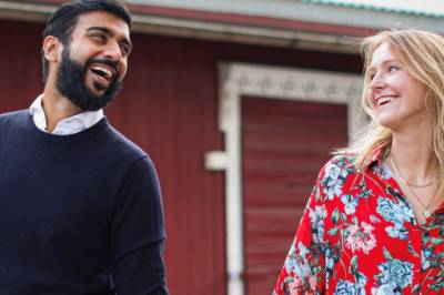 På bittelille julafen møtte han svigers for første gang - og flyttet inn