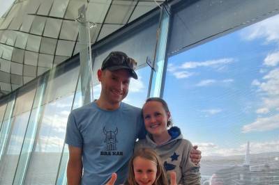 Fikk gladbeskjeden da flyet landet: – YES!