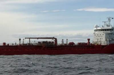 Brann i svovelsyreskip for anker ved Hvaler