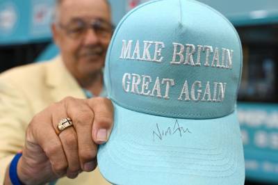 Noe radikalt er på gang i Storbritannia. Reform UK stormer frem, mens Labour og statsminister Starmer er i dyp krise.