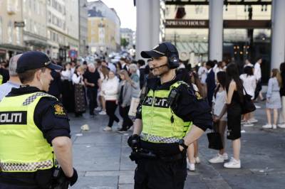 – Dritings på 17. mai? Du er en egoistisk drittsekk og idiot.