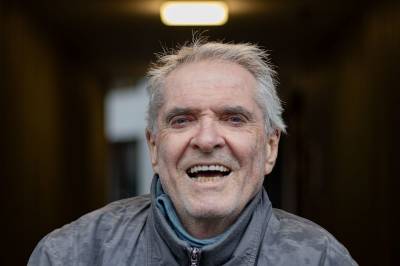 Den bergenske skuespilleren måtte amputere foten: – En velsignelse