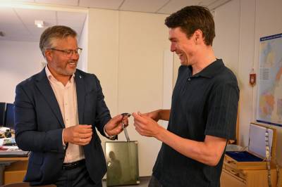 Hedrer idrettsstjerna med krabbeknekker