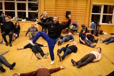 Hyra inn danseekspert i koret: – Eg visste ikkje eg kunne bevege meg sånn