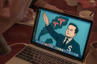 På innsiden av Tesla-fabrikken