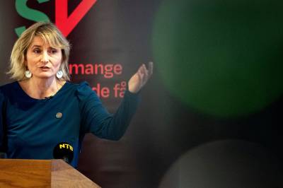 SV sier motvillig ja til skattekommisjon