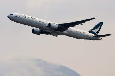 Flypassasjer prøvde å åpne døren i luften