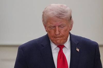 Trump truet med å bombe Israel tilbake til steinalderen – Iran varsler knusende svar