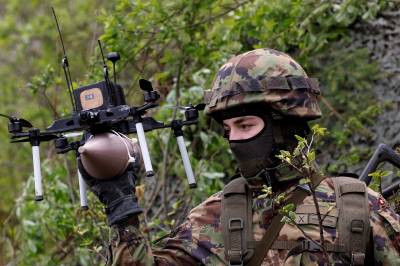 Staten trekker i ulike retninger: Forsvaret bruker rundt 400 kinesiske droner