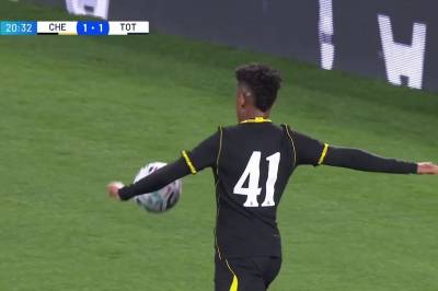Estevao scorer mot Tottenham