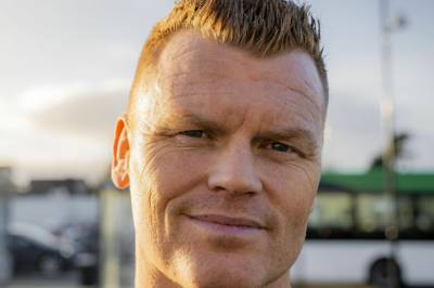 Derfor holder han kjæresten skjult