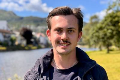 Her står 1700 i kø for å bli sjukepleiarar – Jakob er blant dei heldige
