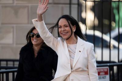 Nobelprisvinner Maria Corina Machado møter pressen