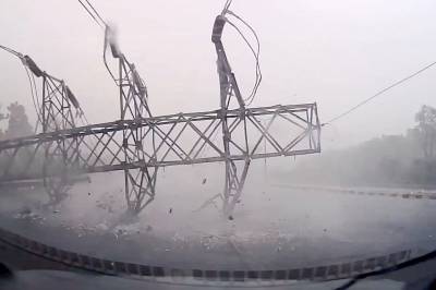 Faller rett foran bilen